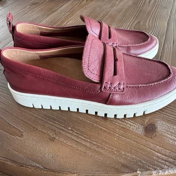 Vionic Women’s Red Uptown Leather Loafers sz 6.5 NWT - Picture 6 of 8